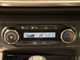 作動状態が一目でわかる液晶ディスプレイ付きAUTOエアコンを装備しています♪室内の温度を設定するとセンサーが室温を感知して、温度、風量を自動的にコントロ-ルして快適な空間を作ってくれます!