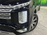 【LEDヘッドライト】悪天候や夜間走行時も良好な視界を確保し安心して運転できる高輝度LEDヘッドライトを装備!点灯速度が早く、消費電力も抑えられています。