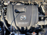 「SKYACTIV-G(ガソリン)」は、規格外の高圧縮を実現し、世界のエンジン技術者に驚きを与えました。さらに、それを維持したままノッキングの発生を抑え、熱効率を向上、走りにも寄与したエンジンです。
