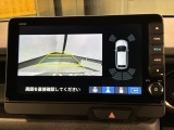 リバースギアに入れるだけで後方の表示へ切り替わります。夜間や雨の日の駐車も楽になりますよ。