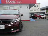 照射パターンを変化させて対向車や先行車が眩しくならない様にハイビームをキープして良好な視界を確保する「アダプティブLEDヘッドライト」システムを搭載しております☆
