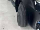 タイヤサイズは265/60R18!納車前の点検時にタイヤ交換させていただきます!スペアタイヤがついていて、不測の事態が起きても安心です!