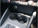 Audi正規ディーラーが高品質をお約束。高度な訓練・教育を受けたAudi専任メカニックが、100項目にもおよぶ精密な点検を実施。すべてクリアしたAudi車だけ、あなたのお手元に届けられるのです