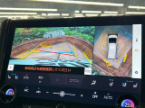 【パノラミックビューモニター】専用のカメラにより、上から見下ろしたような視点で360度クルマの周囲を確認することができます☆死角部分も確認しやすく、狭い場所での切り返しや駐車もスムーズに行えます。