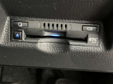 アンテナ分離型のETCを装備しています。今では当たり前になったETC。高速道路でかなり便利です。