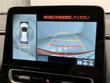 パノラミックビューモニター付きです。車両を上から見たような映像をディスプレイオーディオ画面に表示。運転席からの目視だけでは見にくい、車両周辺の状況をリアルタイムでしっかり確認できます。