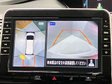 【アラウンドビューモニター】車を上から見下ろしているかのような映像で周囲の状況がひと目で確認、狭い駐車場に駐車するときも安心です♪