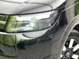【LEDヘッドライト】悪天候や夜間走行時も良好な視界を確保し安心して運転できる高輝度LEDヘッドライトを装備!点灯速度が早く、消費電力も抑えられています。