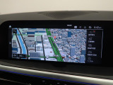 【純正ナビゲーション】BMWのナビゲーションは操作性も良く、詳細な地図情報と交通状況を見やすく表示し、快適なドライビングをサポートしながら目的地までナビゲートします。