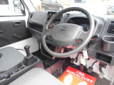 運転席、助手席はこちらです!目立った汚れや傷もなく綺麗です!納車の際にはルームクリーニングを実施しております!
