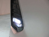 フロントLEDフォグランプです鮮やかな日光色で明るく足元を照らします。