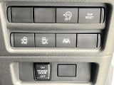 運転席から両側電動スライドドアの開閉ができます
