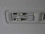 後席用リヤオートエアコンです。
