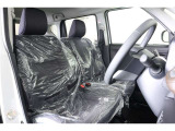 厚みがあって、座り心地のいいシート。運転席も助手席もリラックスしてゆったりと座れます。