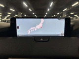 ディスプレイオーディオやカーナビは、現代のドライブにおいて欠かせない装備のひとつです。初めての場所でも迷いにくく、快適なルート案内で運転をサポートします。移動中のエンターテインメント性も高まります。