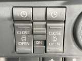 【両側パワースライドドア】スマートキーや運転席のスイッチで後席両側スライドドアの開閉が可能♪電動だから力を入れてドアを開ける必要が無く、小さなお子様でも簡単に開け閉めでき快適です♪