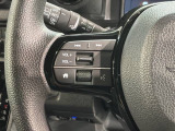 ステアリングにオーディオ操作スイッチが付いています。オーディオ画面に直接タッチしなくても操作が出来ますので、運転に集中できます。