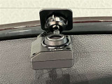 便利なカップホルダーを装備しています。缶ジュースを開けて運転していると振動で倒れないかヒヤヒヤ、意外と置き場に困るもの。 意外に重要な装備ですね。