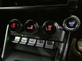 「AUTO」スイッチで車内の温度を一定に保ってくれるオートエアコン。快適装備の代名詞。もちろんマニュアル操作も可能ですよ