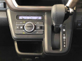 温度を設定すれば、自動で車内の温度管理をしてくれる優れものです♪ATミッションで運転楽々