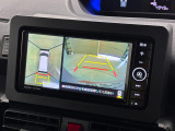 パノラマモニターは上から見下ろした様な感覚で位置を把握できます♪苦手な駐車も自信が持てます♪