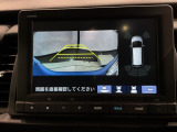 リバースギアに入れるだけで後方の表示へ切り替わります。夜間や雨の日の駐車も楽になりますよ。