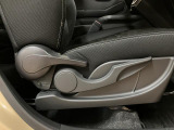 運転席シートリフターを装備しています★細かくドライビングポジションを設定できるので運転し易く、疲れにくいですね♪