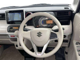 運転席まわりです。 各操作スイッチは使いやすい位置に配置されてます。