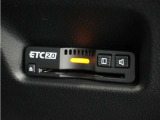 ◆ETC2.0装着◆進化したドライブ体験。料金収受システムだけだったETCが生まれ変わって、高速道路を賢く使うETC2.0に進化しました。多彩な情報サービスが便利で快適なドライブ体験を提供します。