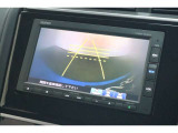 バックカメラが装備されており、後方の安全確認はもちろんのこと狭い場所での駐車や雨の日・夜間など視界の悪いコンディションでのストレスの軽減にもなります!