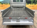 積み下ろしのしやすいデッキにはたっぷりと荷物を積み込んでいただけます。遊びから仕事まで、様々なシーンで頼れます♪