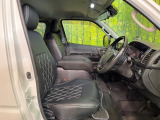 運転席シート廻りは使用感も少なく、良好な状態となっています。丁寧に使われていたことがよくわかりますね。