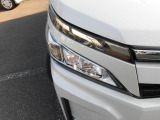 LEDヘッドライトです!暗くなった時に明るく照らしてくれるので安心して運転していただけます☆