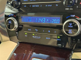 左右独立温度コントロールフルオートエアコンです。運転席、助手席それぞれで独立して温度設定ができます。冷え性の方が乗っても安心ですね♪