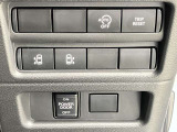運転席から両側電動スライドドアの開閉ができます