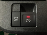 【電動パーキング】指先だけで簡単に操作が可能な電動パーキングブレーキを搭載♪また、渋滞時や駐車券を取るシーンなどで便利なオートブレーキホールド機能も搭載☆