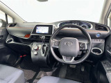 高いホールド性で運転姿勢が安定します。長距離ドライブでも疲れにくいのが魅力です。快適なドライビングライフをお送りください♪