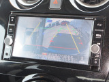 クルマの真上から見ているかのような映像によって、周囲の状況を知ることで、駐車を容易に行うための支援技術です。