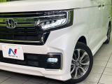【LEDヘッドライト】悪天候や夜間走行時も良好な視界を確保し安心して運転できる高輝度LEDヘッドライトを装備!点灯速度が早く、消費電力も抑えられています。