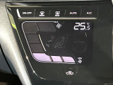 【オートエアコン】一度お好みの温度に設定すれば、車内の温度を検知し風量や温度を自動で調整。暑い&hellip;寒い&hellip;と何度もスイッチ操作をする必要はありません。快適な車内空間には必須の機能ですね♪