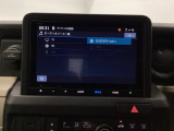 HondaCONNECT対応の便利なナビディスプレー。お持ちのスマートフォンと連携して、ナビやBluetoothでの音楽再生が可能です。デザインはもちろん、操作性も良好です。
