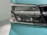 LEDヘッドライトは、点灯の瞬間から最大光量を発揮し、突然暗くなるトンネルなどでの安定感を高めます。