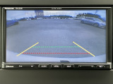 ガイド付きバックカメラです。商業施設や立体駐車場、夜間の後方確認に役立ちます。