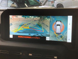 【パノラミックビューモニター】専用のカメラにより、上から見下ろしたような視点で360度クルマの周囲を確認することができます☆死角部分も確認しやすく、狭い場所での切り返しや駐車もスムーズに行えます。