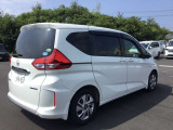 左右のパワースライドドアを装備。狭い場所での乗り降りや、お子様の乗せ降ろしにも便利な快適装備です。イージークローザーも搭載しています。