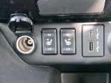 ソケット、USB、タイプC接続が可能です。