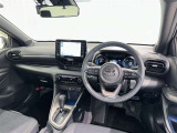 運転席まわりです。 各操作スイッチは使いやすい位置に配置されてます。