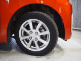 実車はアルミホイール組みの夏用タイヤを装着しています。