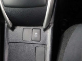 滑りやすい路面などで走行安定性を確保するTRC&VSCが装備されています。