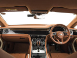 前車追従機能、レーンキープアシスト、ヘッドアップディスプレイも付いており、多数のオプションを備えております。